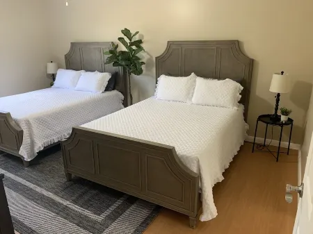 Huge Delray Beach Townhouse Отели рядом со станцией Delray Beach Tri Rail Station