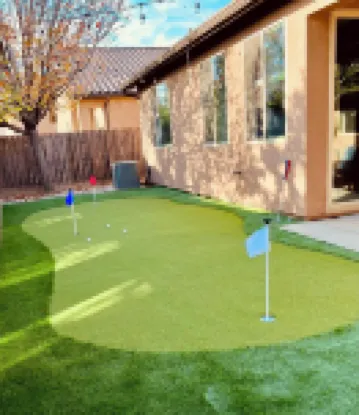 Family Fun-Filled Oasis: Mini Golf, Arcade, King Bed, Great Location and More!