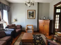 Convenient & Spacious Downtown - Private Parking Included