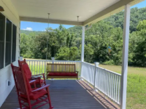 Surrounded by quiet fields and woods Hotels in Perry County