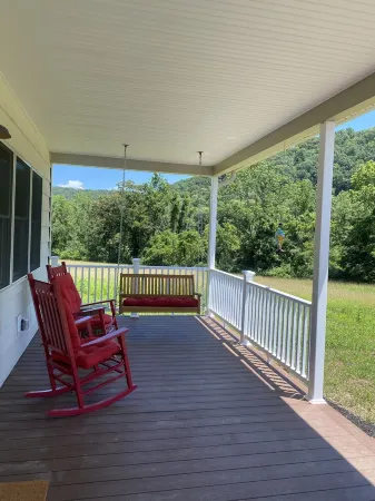 Surrounded by quiet fields and woods Отели рядом с достопримечательностью «ПФБК Гринвуд Аксесс»