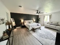 Guest House w/ Pool and Hot Tub! 10min away from Lake Norfork!