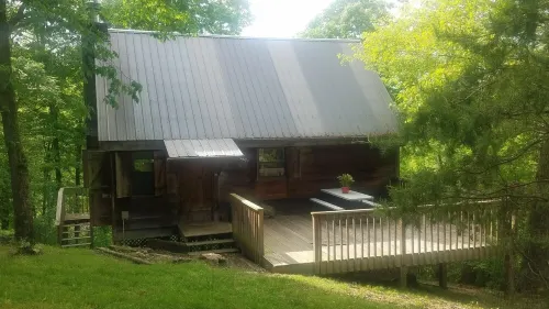 Secluded cabin on the Kings river at Marshall Ford. Private and beautiful river Hotels in Madison County