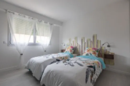 Apartment panoramic view Baie des Anges โรงแรมในฟาบรอน