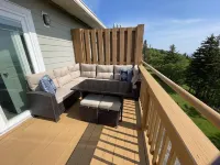 Newly Renovated 3BR/2BA Condo: Great Location with Stunning Mountain Views!