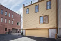 Downtown Memphis Private Garage & Roof Top Patio Walk 2 blocks to Beale Street Hotels near Metal Museum