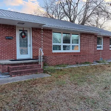 Family Friendly Fully Renovated Quiet House