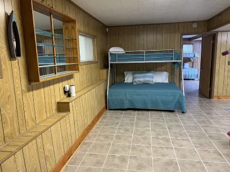 Toledo Bend / Water view / Beach access / Gameroom