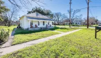 Charming 3-bedroom house with AC and WiFi in fabulous Luling