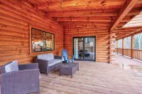 Overbrook Lodge, 5 bedrooms, 4.5 baths, Sleeps 16 and Two miles to Rock House