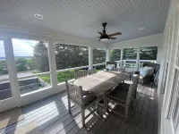 1818 Modern Farm House with Pool, Hot Tub and a large permanent dock on the lake - Wifi