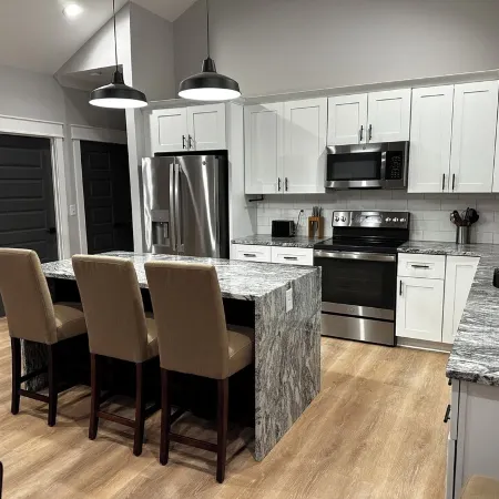 Modern 3 BR home, interior lot near Lake Keowee, Clemson, Walhalla, Seneca.