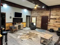 Comfortable cabin. French Lick. Close to everything. Pet friendly. WiFi. Acerage