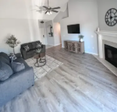 Family Friendly House- Close to Branson & Springfield,MO with king size bed