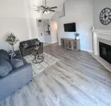 Family Friendly House- Close to Branson & Springfield,MO with king size bed