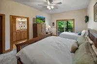 Large & Luxurious Condo in Smoky Mountain Country Club with Washer & Dryer!