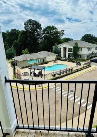 Newly Renovated Condo at The Bluffs West! Walk to campus, pool, and gym access.