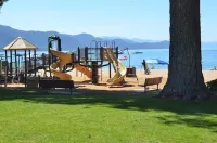 Fully Stocked & Spacious McCloud 3Bed/ 2.5  Walk to Lake 1-Car Garage