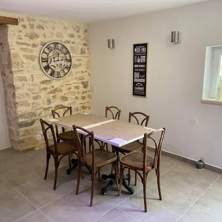Gîte Léonie " Entre Cèze et Ardèche " 30430 BARJAC