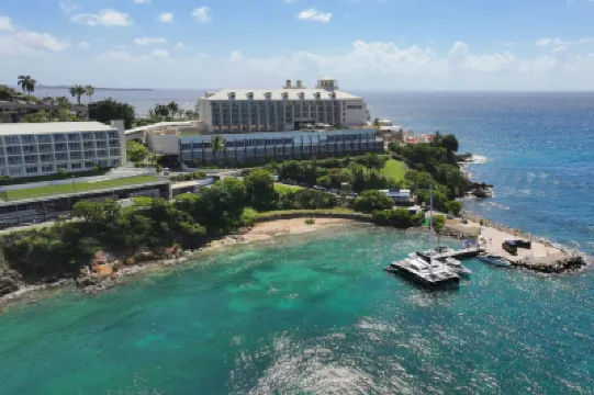 Morningstar Buoy Haus Beach Resort at Frenchman's Reef, Autograph Collection Отели в г. 