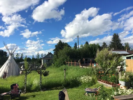 Nestled between Big Sky Ski Resort & Bridger Bowl In The Heart of the Rockies Отели в г. Gallatin Gateway