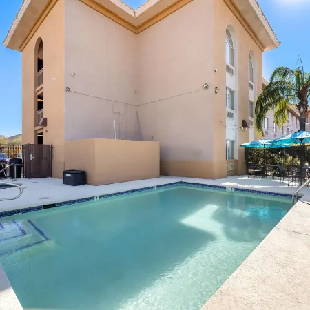 Comfort Inn & Suites Near Kino Sports Complex