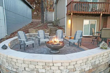 Conveniently Located Lakefront Home - Gorgeous Views - Privacy - Dock In Cove