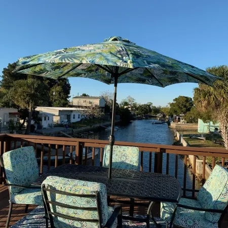 Beautiful & Meticulously Clean ~ Waterfront Bungalow ~ Pool!