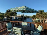 Beautiful & Meticulously Clean Waterfront Bungalow, with Pool! Hotels near Skeleton Key Marina