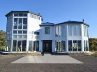 The Octagon House - 30 Mins to Yellowstone N. Entry - Master Sauna Jacuzzi Hotels in Emigrant