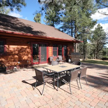 Awesome Custom-built Guesthouse In Quiet Downtown Location