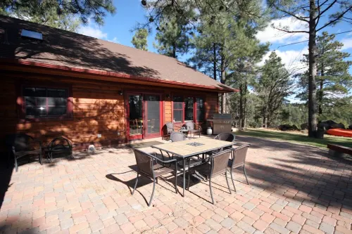 Awesome Custom-built Guesthouse In Quiet Downtown Location