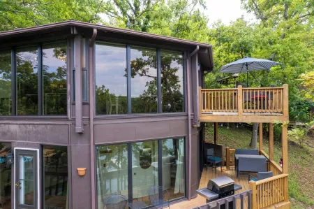 Treetop Village #15, Outdoor Pool Steps Away, Sleeps 8, Pet-Friendly, 13 MM