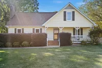 Cozy 3 Bedroom with Pool