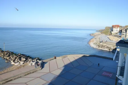 Wimereux digue: Magnificent T3 seafront apartment with terrace