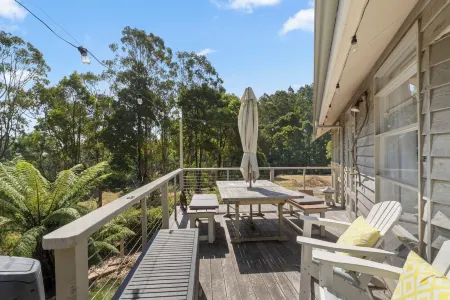 Luxurious Cottage with Valley Views & Cozy Fireplace. Tha Award Winner 2025.