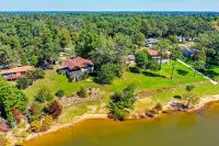 Direct Beach Access, Watersports, Lakeside Firepit and more @ Crystal Cove - 4-Star
