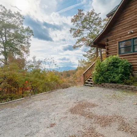 HAWKS RIDGE HIDEAWAY- Luxury Cabin & Great Get-Away! Amaazing view!