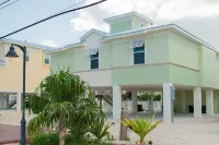 4 Bedroom 3 Full Bath Home on Canal in Marathon w/Private 35 foot dock