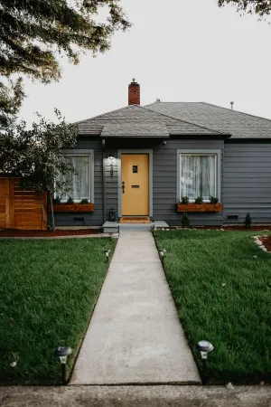 Modern House, Walk To Historic Downtown!