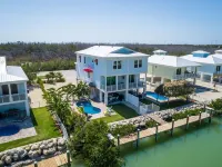 Discount Available! 4 Br/3 BA Private Pool/Dock/Canal Front/Neighborhood Beach!
