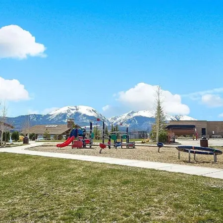 Comfortable Mountain Condo Close to Everything!