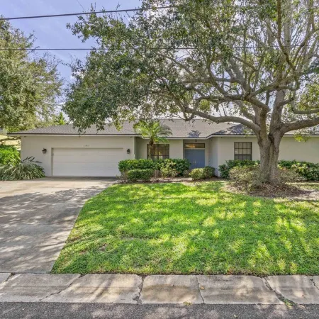 Large Pool/Spa Home Minutes from Beach with Arcade Games and Canal for Fishing.