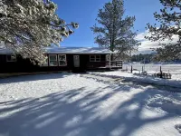 Beautiful, Countryside, 6 Bdrm Next to Custer State Park with Air Conditioning Hotels in Custer County