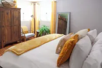 Heated pool, outdoor deck, fire pit, basketball court, fireplaces, central air. Hotels in West Hurley