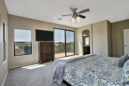 Absolute Pefection with Private Pool/Mt Views & 4 bedrooms/all kings