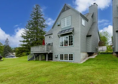 Enjoy each season's weather in historic Manchester.   Plenty to do year round!! Hotel dekat Dutton Farm Stand