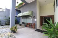 Stay 'd Pondok Indah - Inns