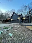 Beaver Lake Log Cabin, Lakefront on 6 Private Acres, 6 Person Hot Tub & Firepit