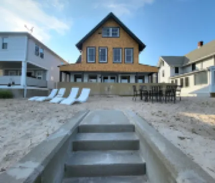 PRIVATE BEACH: A PALACE IN PARADISE @ NIANTIC W/ 6 QUEENS 1 TWIN BED